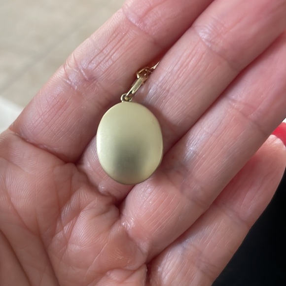 KC Designs 14k Gold and Diamond Oval Starburst Remembrance Locket - Picture 4 of 4